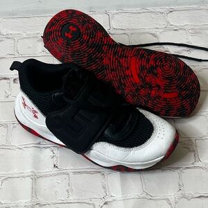 Under Armour Kids Basketball Shoes Size 5Y Black White Red Strap Sneakers